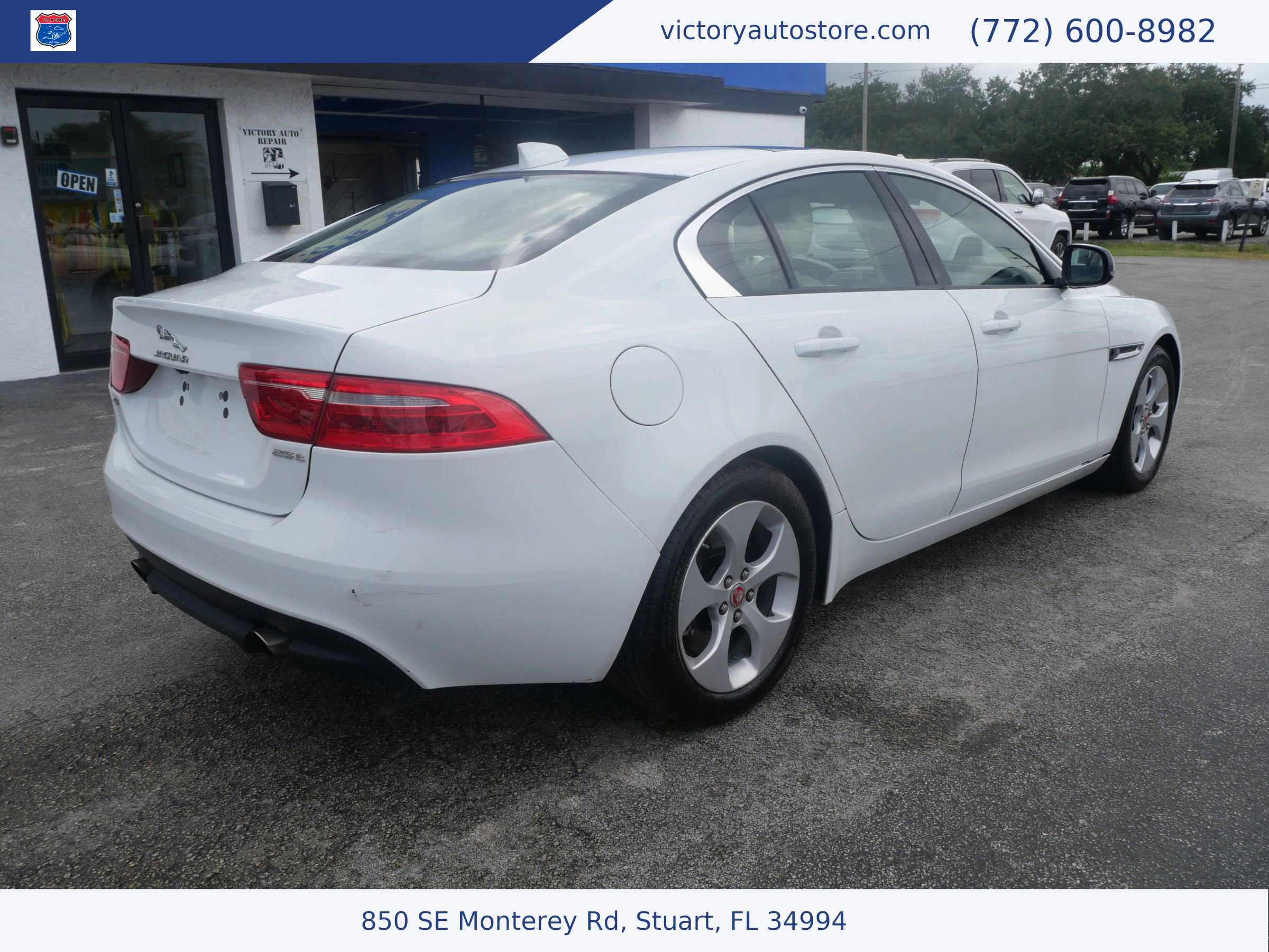 Used 2018 Jaguar XE image 5