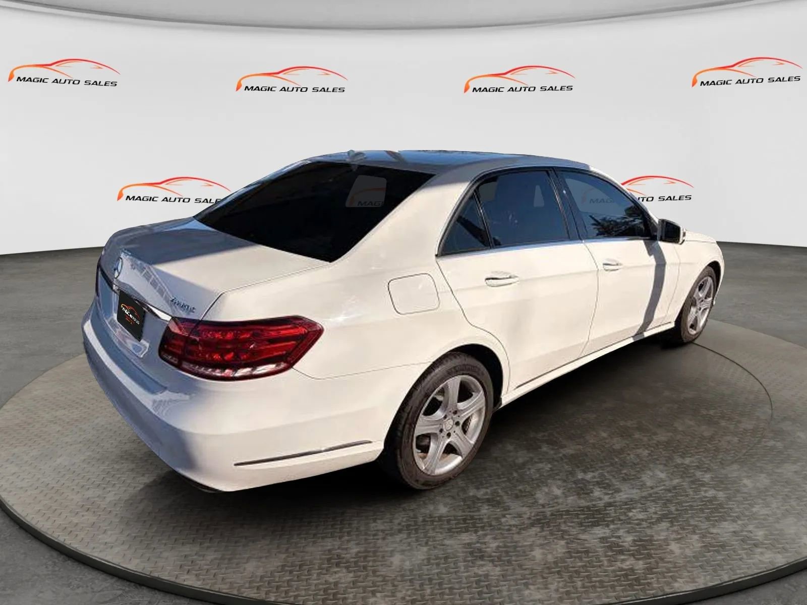 Used 2015 Mercedes-Benz E 350 4MATIC Sedan image 10
