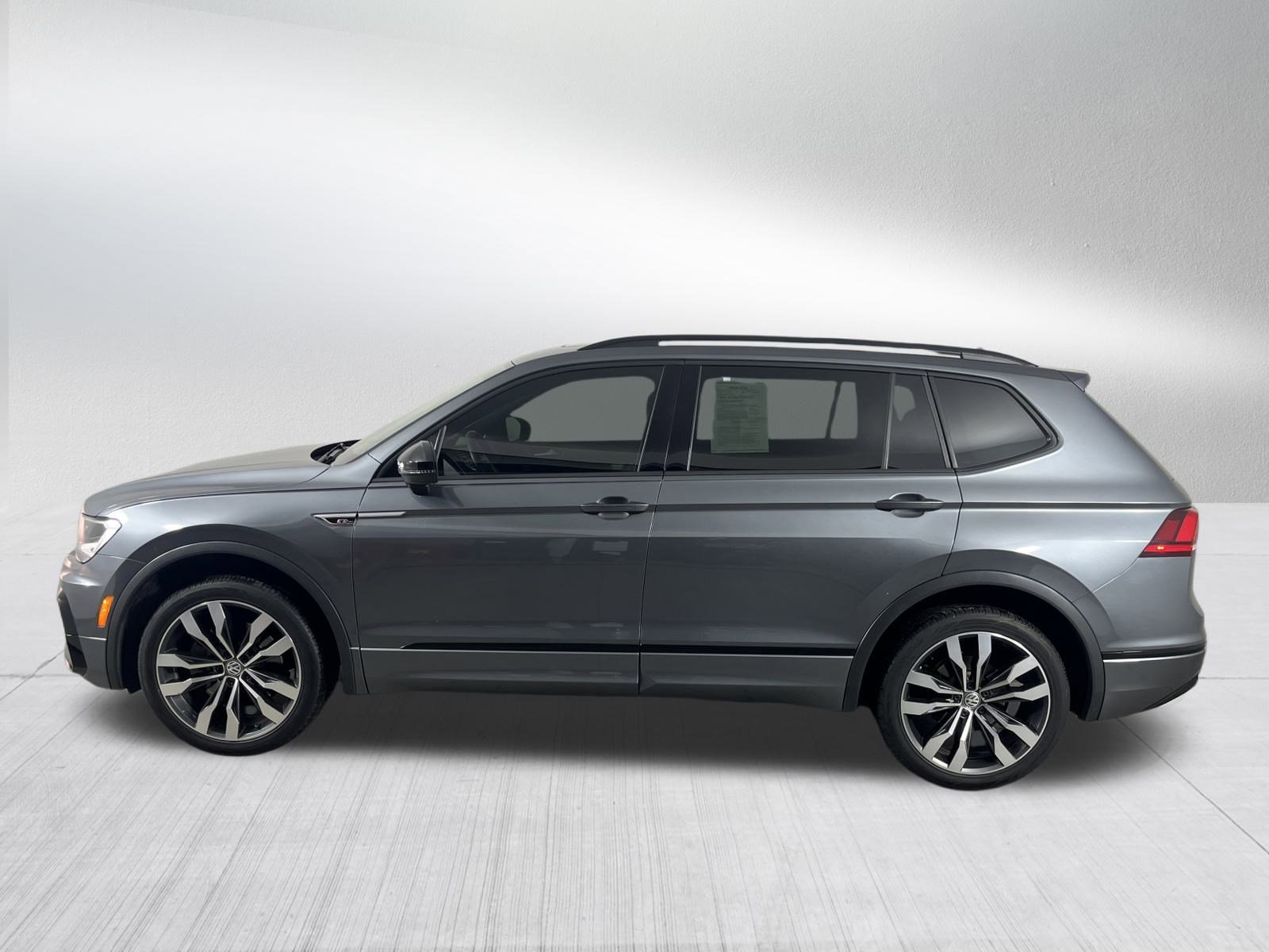 Used 2020 Volkswagen Tiguan SE R-Line image 4