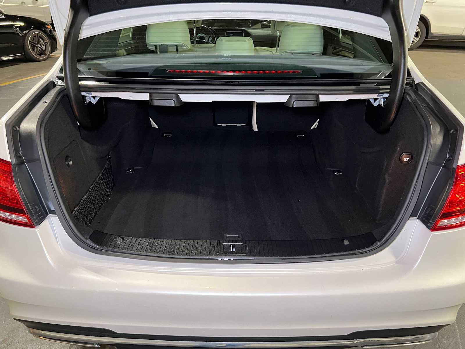 Used 2015 Mercedes-Benz E 400 4MATIC Sedan image 16