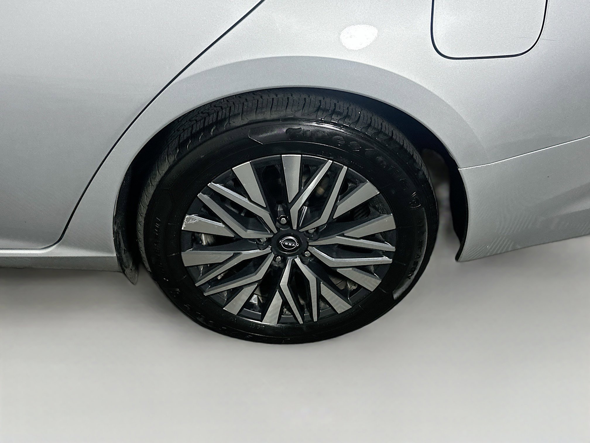 Used 2024 Nissan Altima 2.5 SV image 11