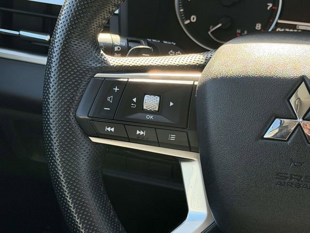 Used 2023 Mitsubishi Outlander SE image 13