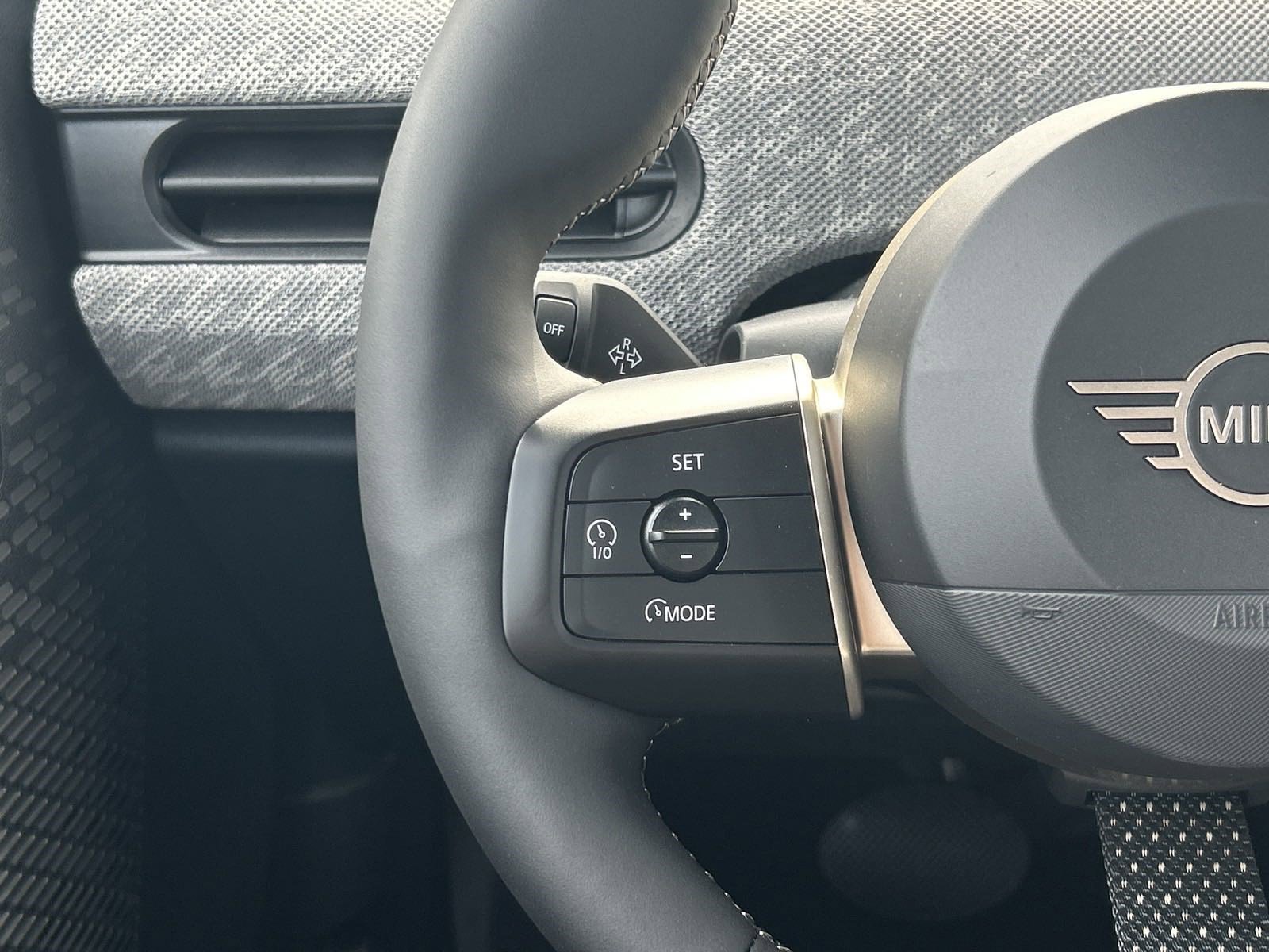 Certified 2025 MINI Cooper 2-Door Hardtop image 36