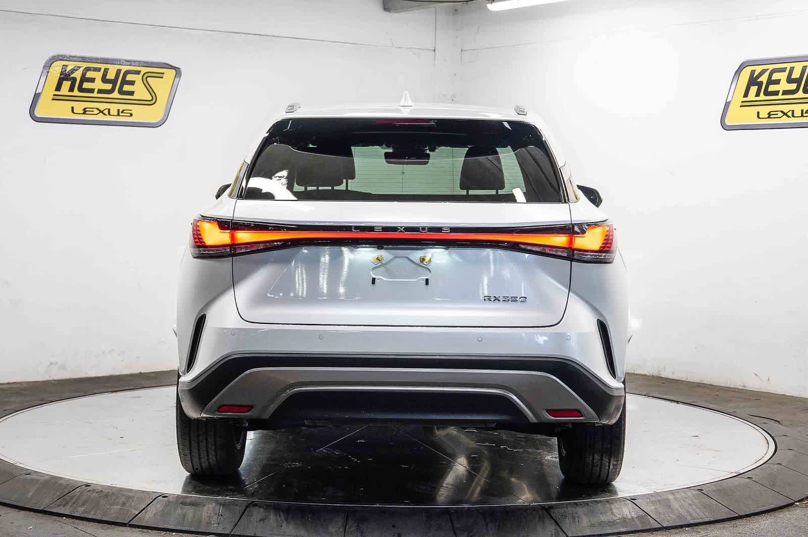 Used 2024 Lexus RX 350 FWD w/ Technology Package image 3