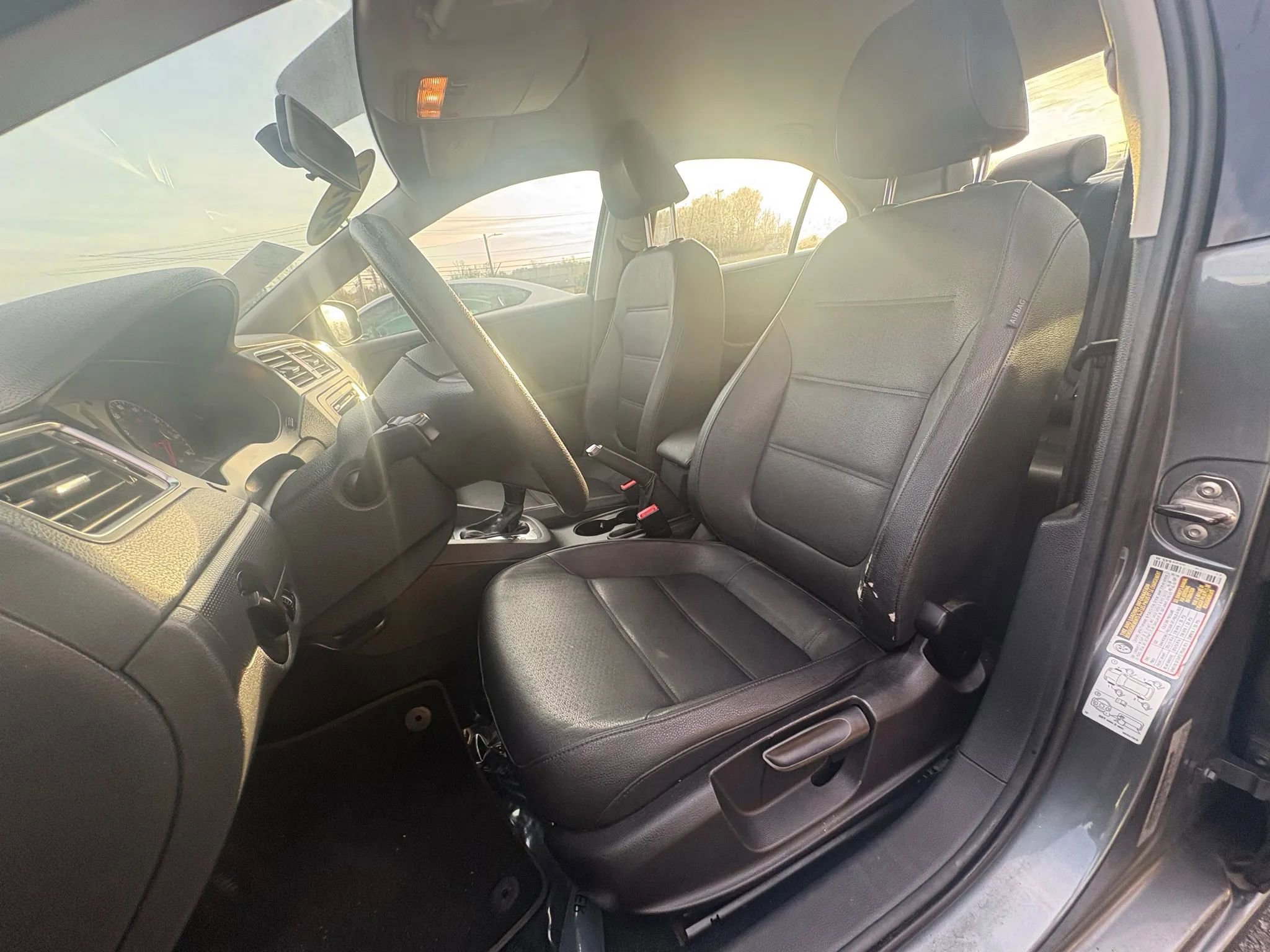 Used 2011 Volkswagen Jetta SE image 16