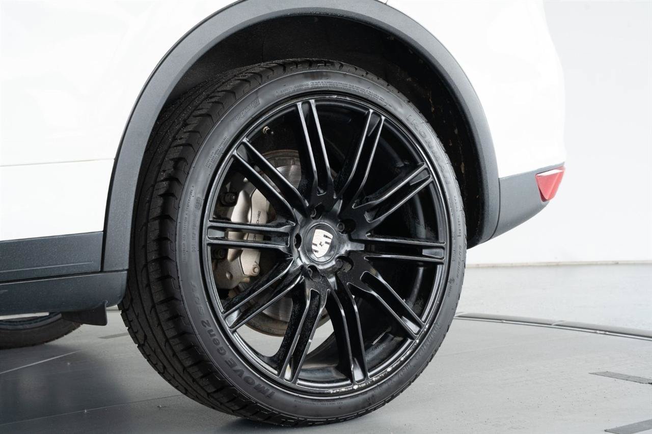 Used 2014 Porsche Cayenne S AWD/4WD image 6