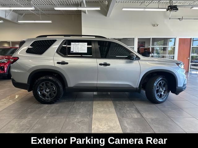 Used 2025 Honda Pilot TrailSport image 14