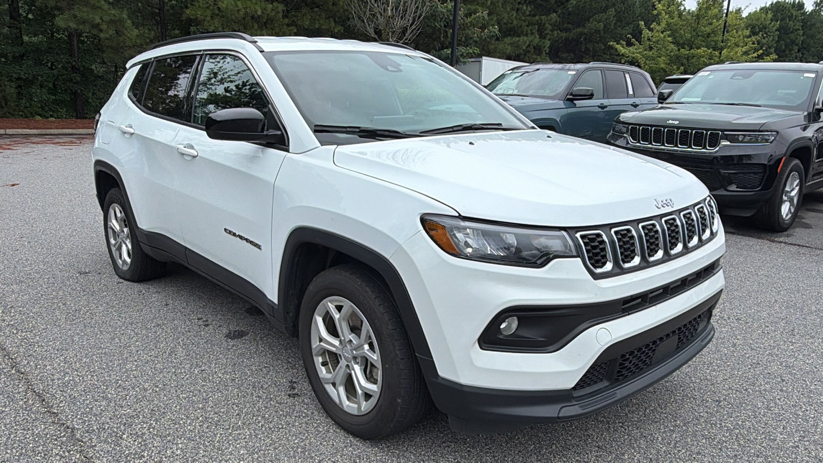 Used 2024 Jeep Compass Latitude AWD/4WD image 5
