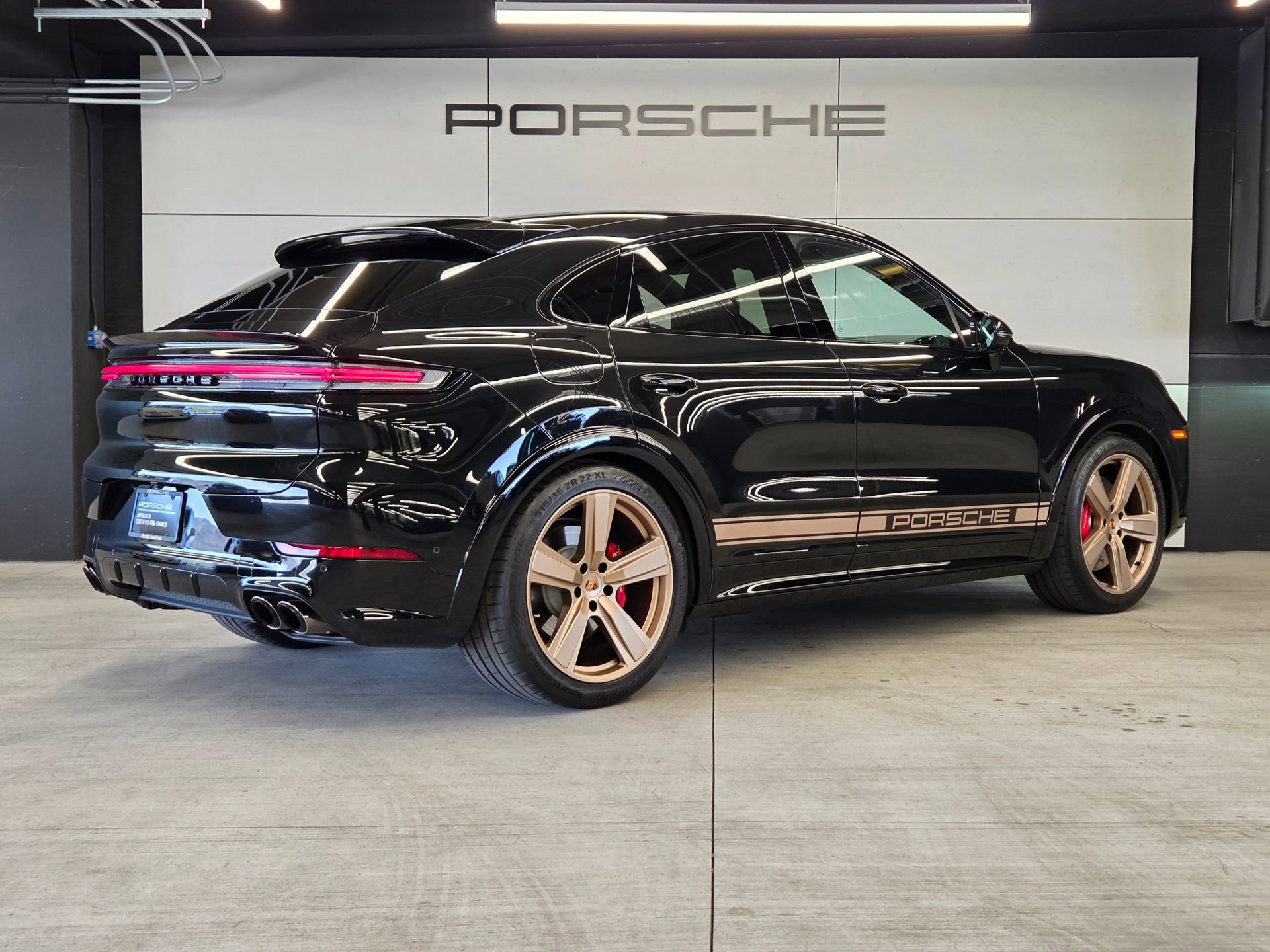 Certified 2025 Porsche Cayenne GTS AWD/4WD image 6