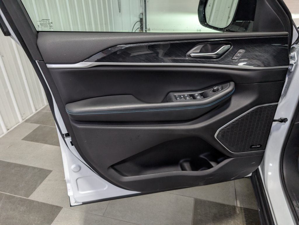 Used 2023 Jeep Grand Cherokee Trailhawk w/ Advanced Protech Group II AWD/4WD image 12
