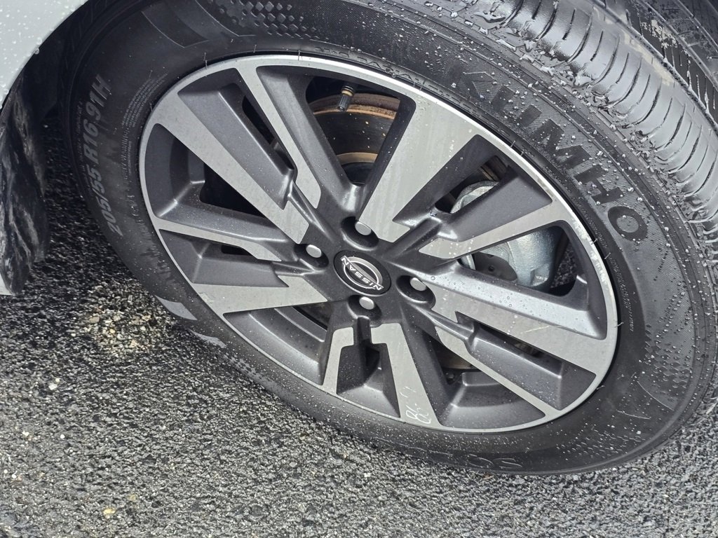 Used 2025 Nissan Versa SV image 25