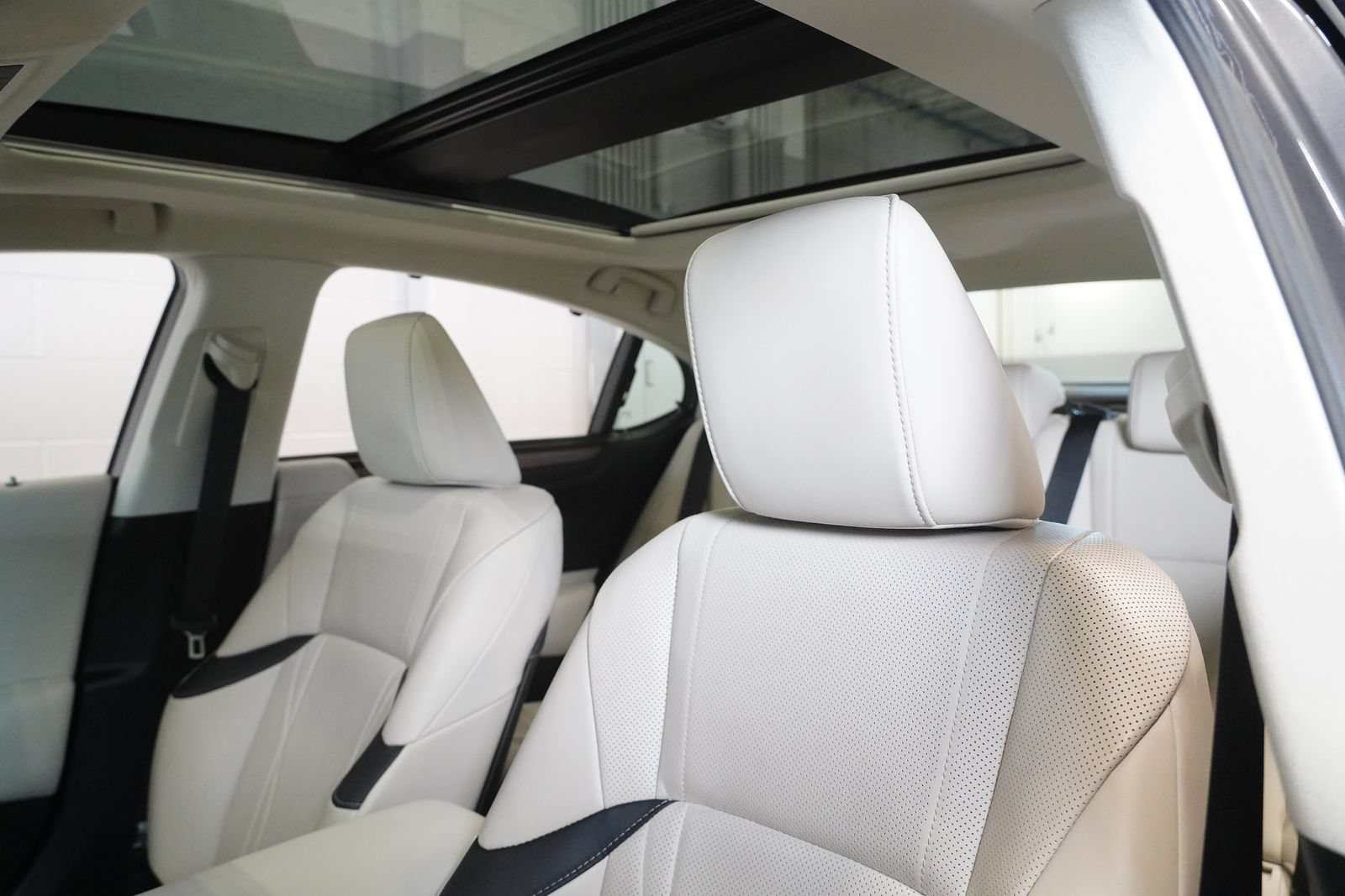 Used 2023 Lexus ES 350 Ultra Luxury w/ Accessory Package (Z2) FWD image 12