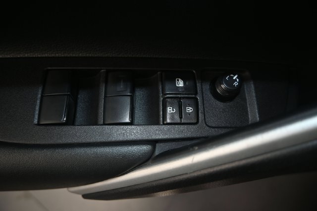 Used 2025 Toyota Corolla Cross L FWD image 12