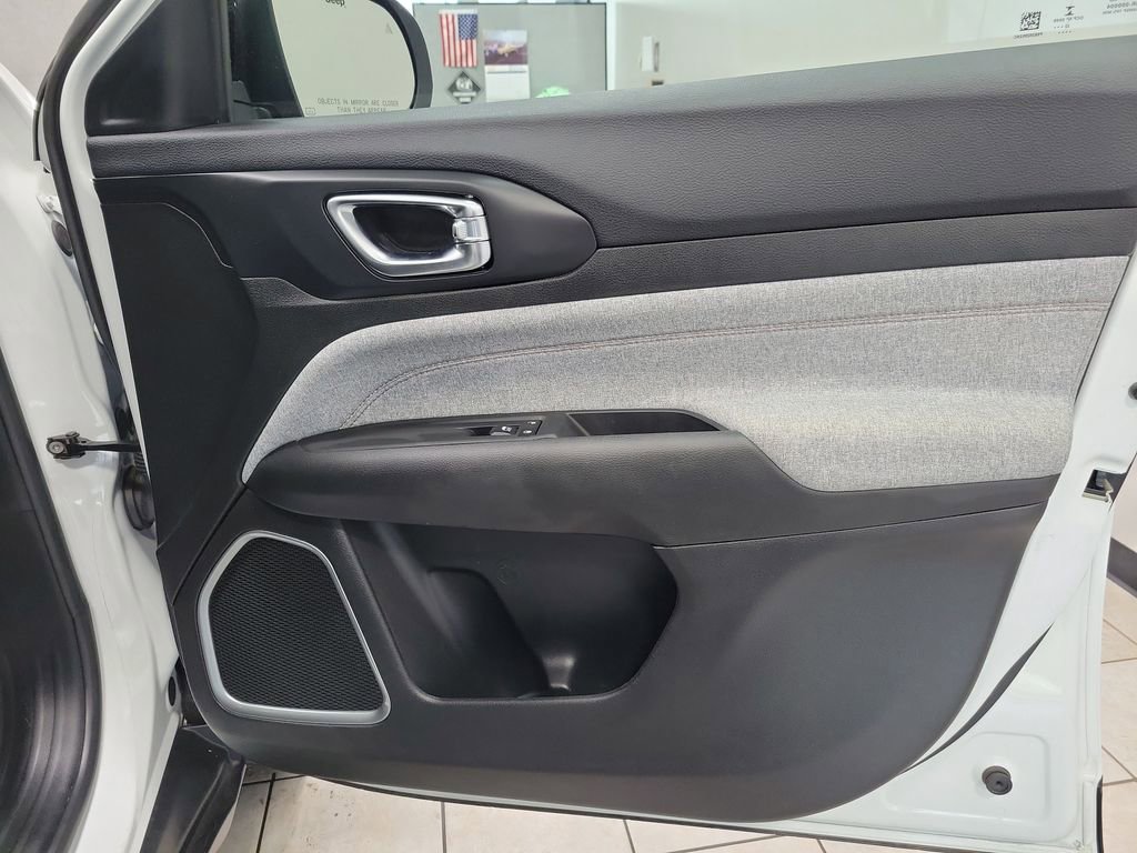 Used 2022 Jeep Compass Latitude AWD/4WD image 21