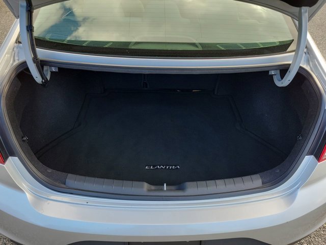 Used 2019 Hyundai Elantra SE image 19