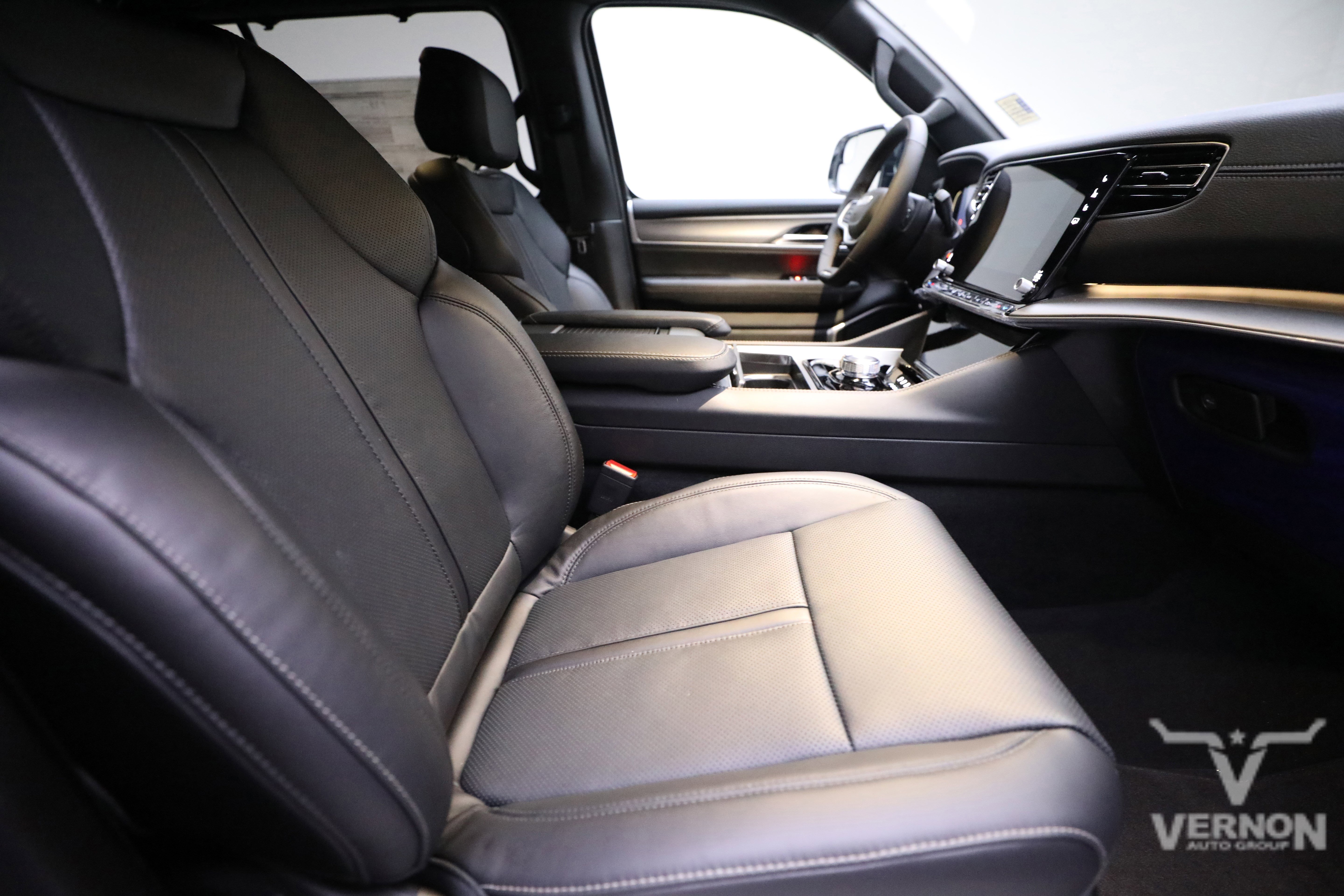 New 2025 Jeep Wagoneer Base 4x4 w/ Convenience Group I image 11