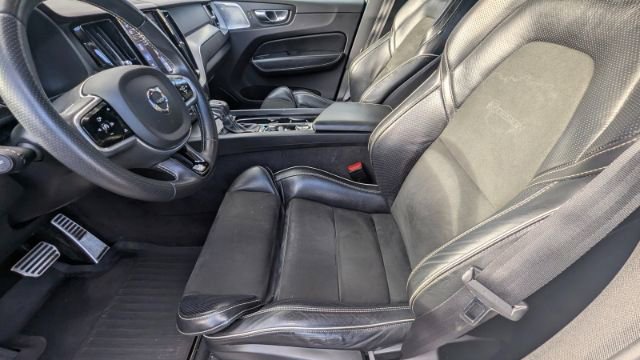 Used 2018 Volvo XC60 T6 R-Design w/ Convenience Package image 17