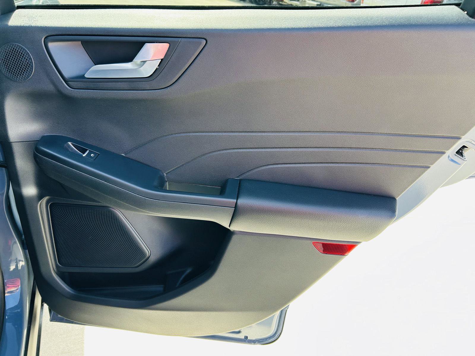 Used 2025 Ford Escape SE w/ PHEV Premium Package image 34