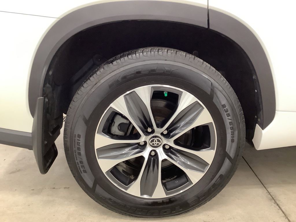 Used 2021 Toyota Highlander XLE AWD/4WD image 22