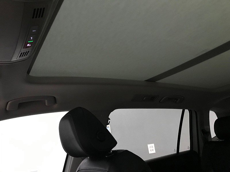 Used 2020 Volkswagen Tiguan SE w/ Panoramic Sunroof Package image 26