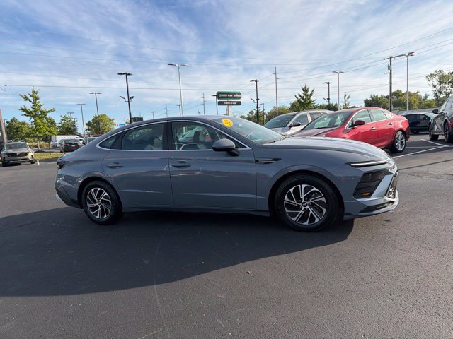 Used 2026 Hyundai Sonata Blue FWD image 4