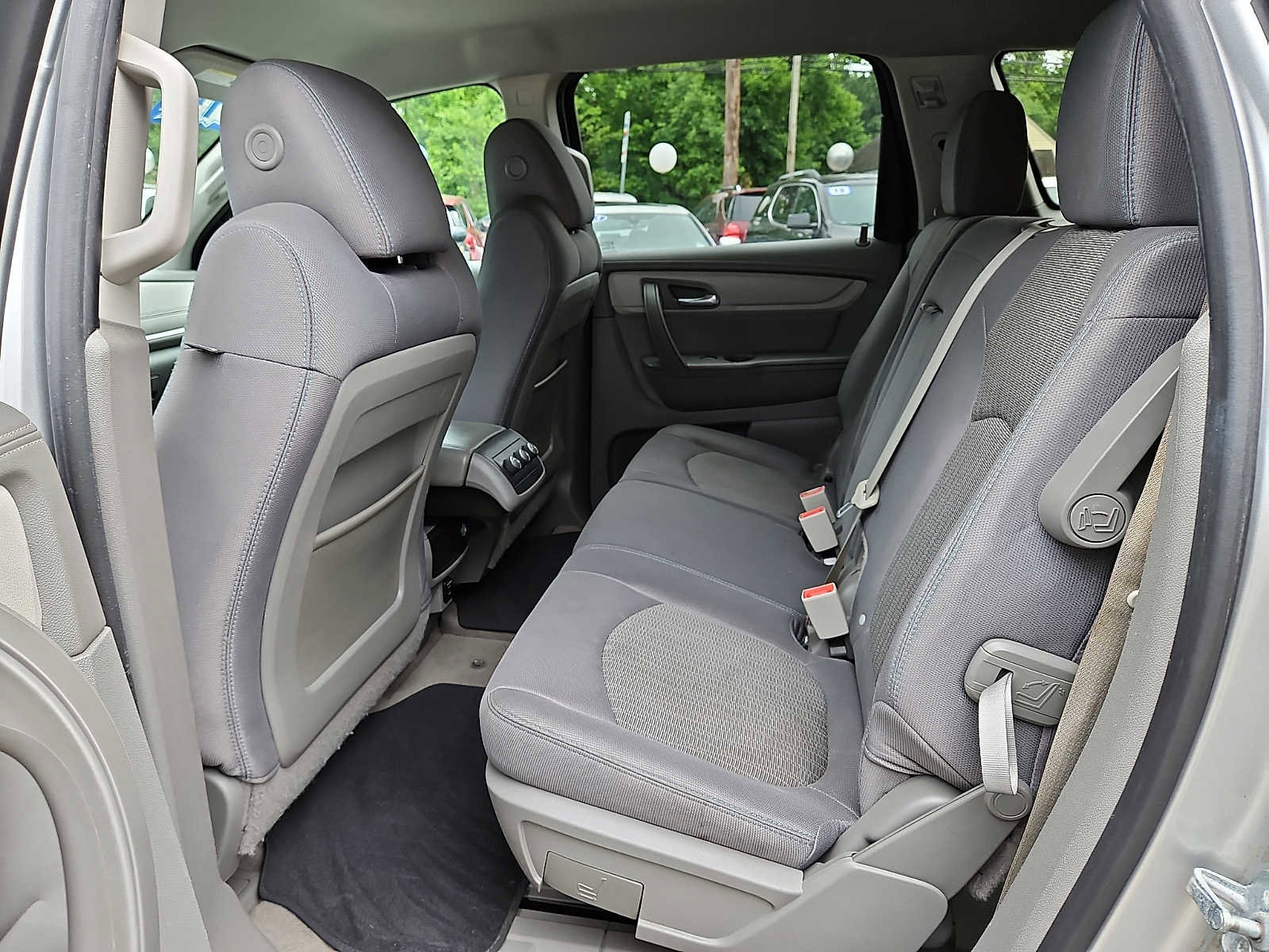 Used 2015 Chevrolet Traverse LS FWD image 11