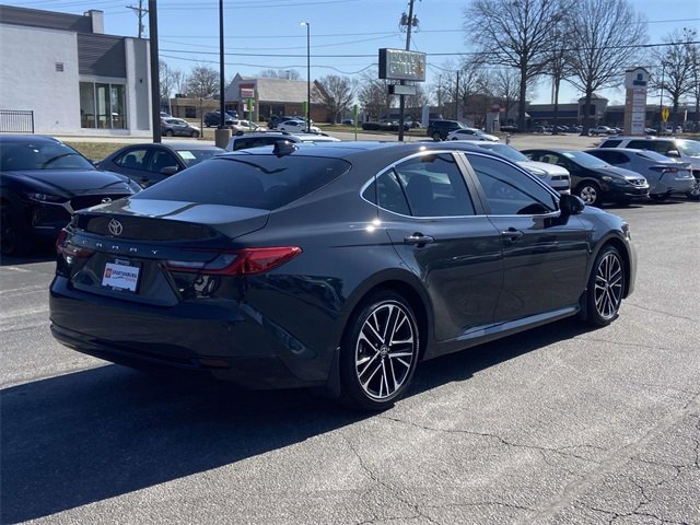 Used 2025 Toyota Camry XLE image 3