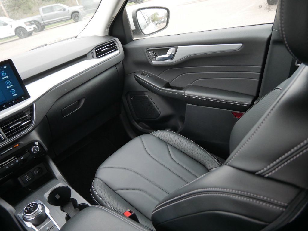 New 2025 Ford Escape SE w/ PHEV Premium Package FWD image 15