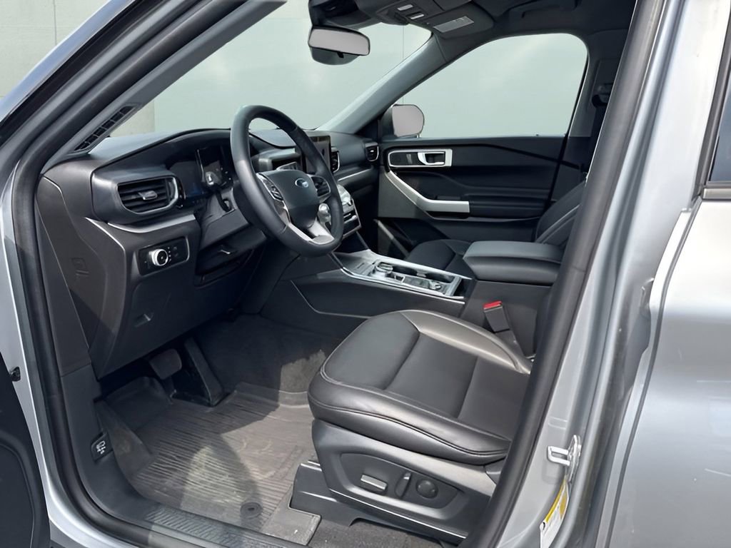 Used 2023 Ford Explorer XLT w/ Equipment Group 202A image 10