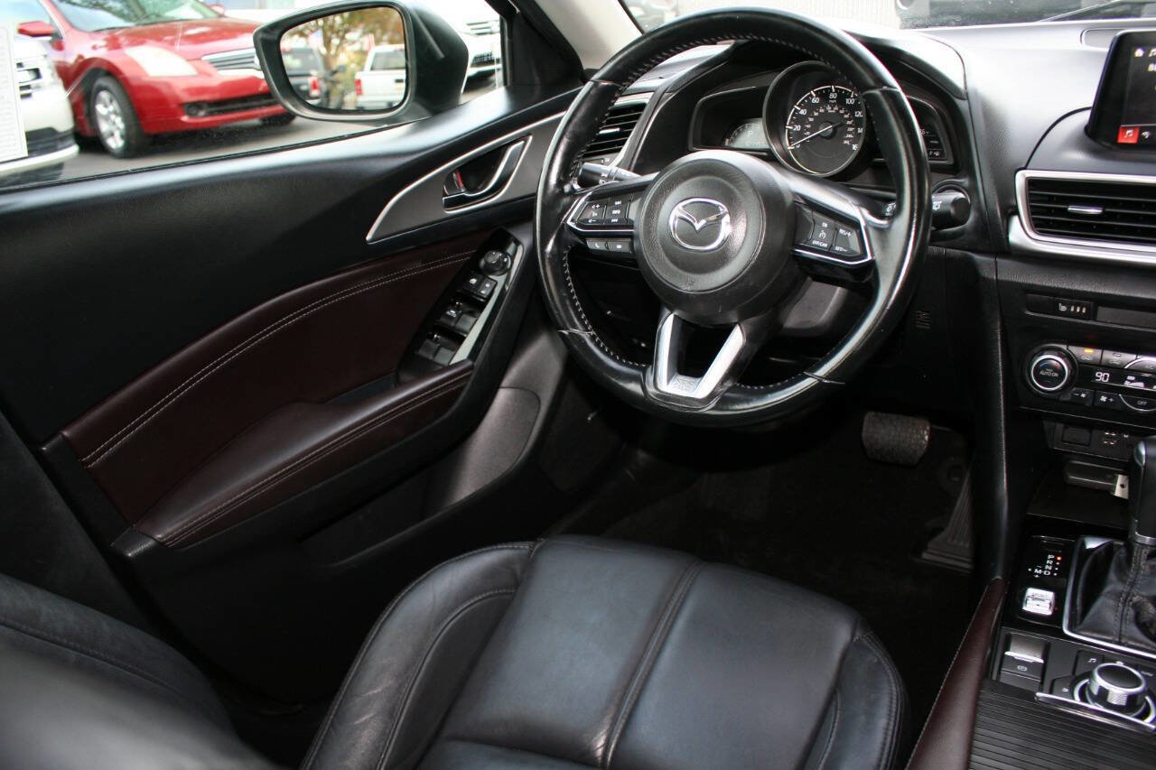 Used 2018 MAZDA MAZDA3 Touring image 18