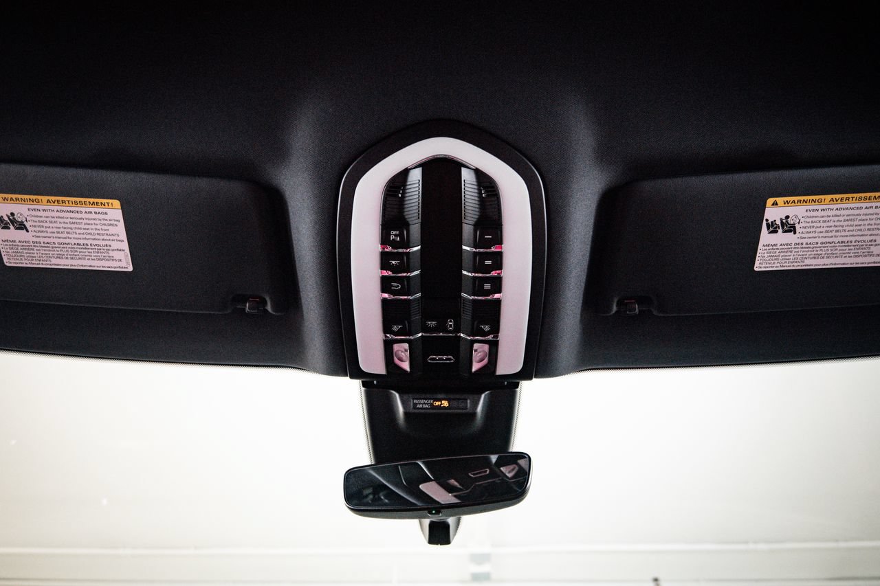 Certified 2023 Porsche Macan AWD/4WD image 20