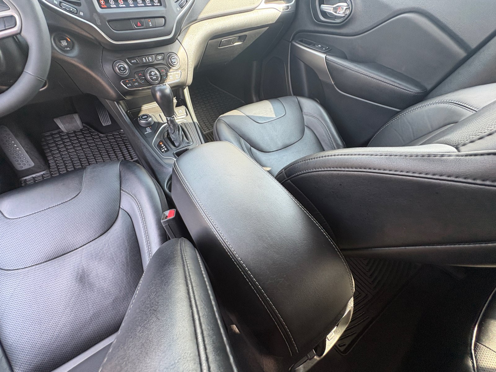 Used 2022 Jeep Cherokee Latitude Lux AWD/4WD image 15