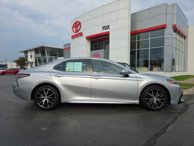 Used 2022 Toyota Camry SE FWD image 8