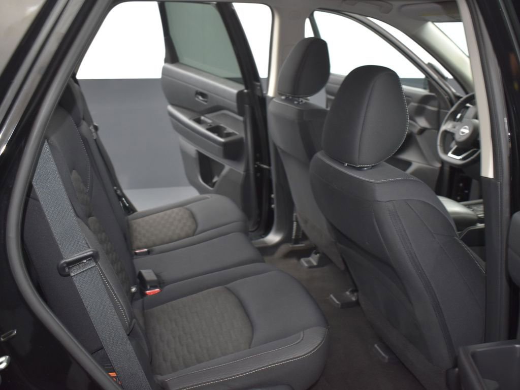 Used 2024 Nissan Pathfinder S AWD/4WD image 14