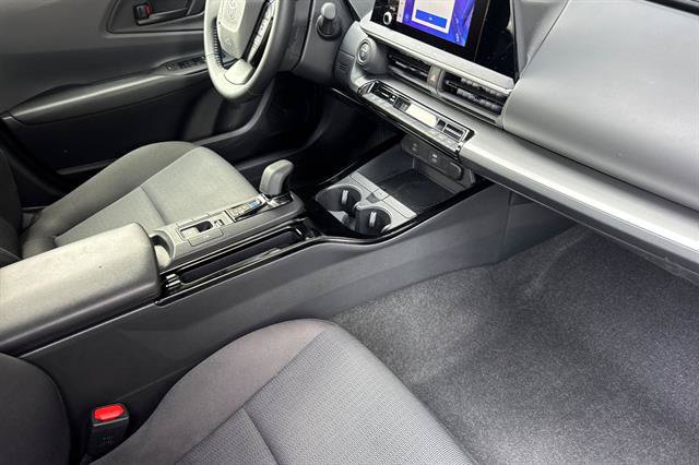 Used 2025 Toyota Prius LE FWD image 17