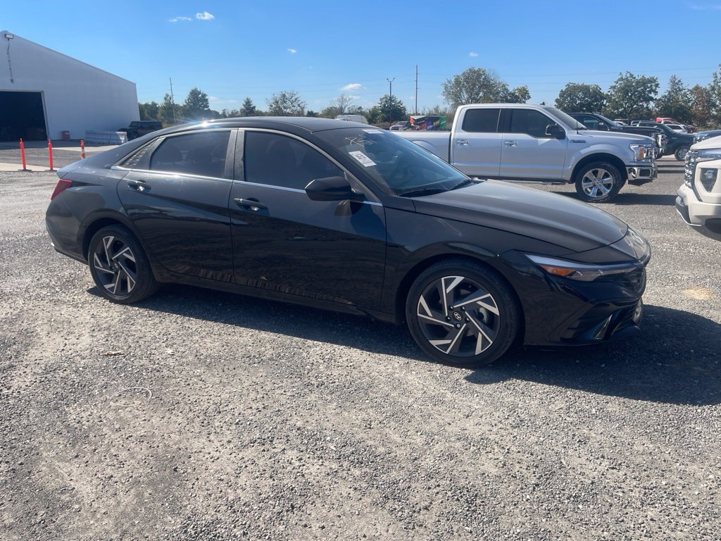 Used 2025 Hyundai Elantra SEL FWD image 6