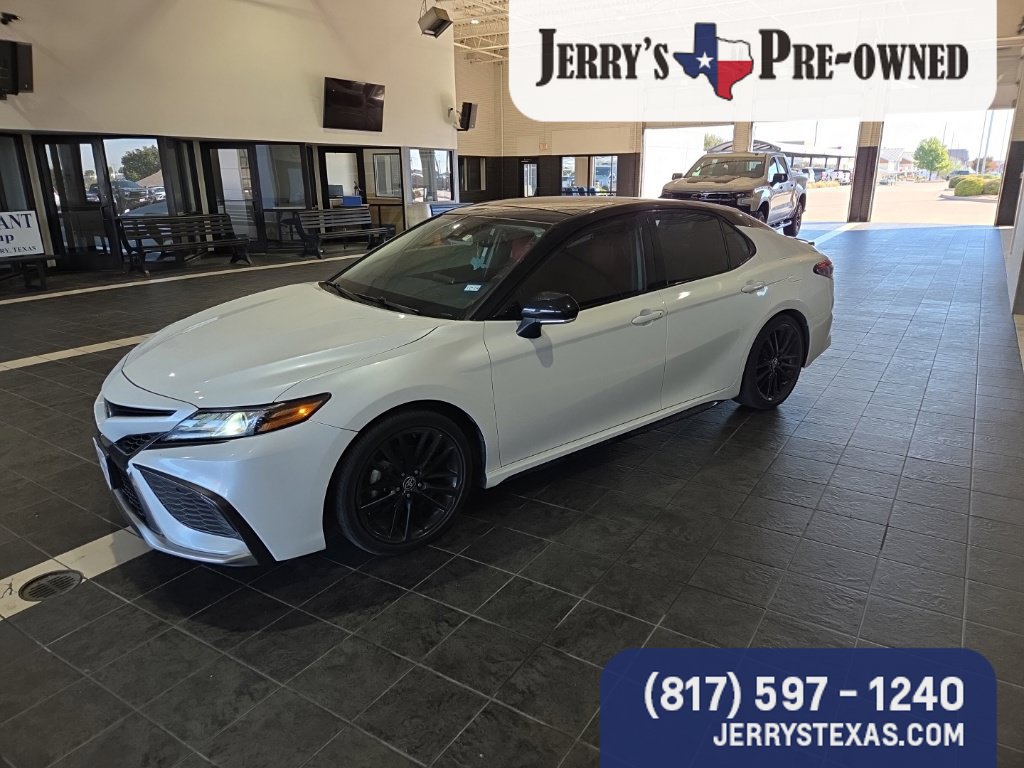 Used 2021 Toyota Camry XSE FWD image 1