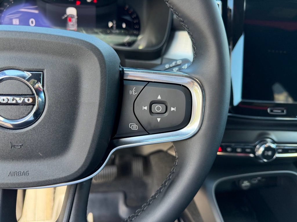 Used 2025 Volvo XC40 B5 Core AWD/4WD image 18