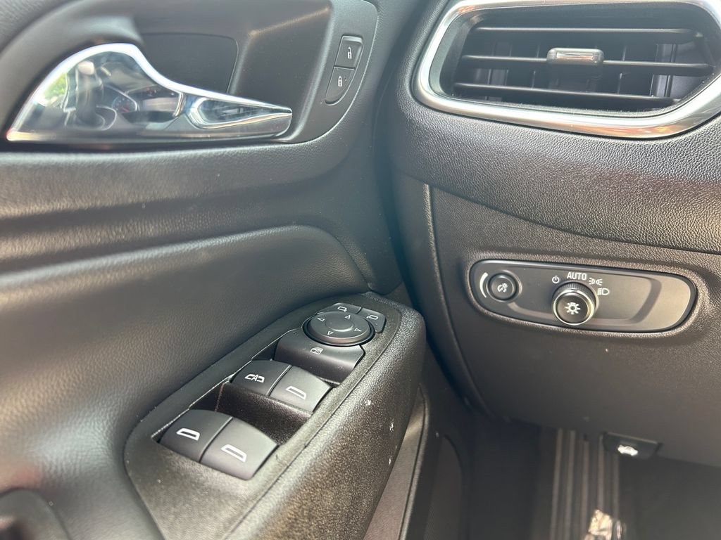 Used 2024 Chevrolet Equinox LT FWD image 22