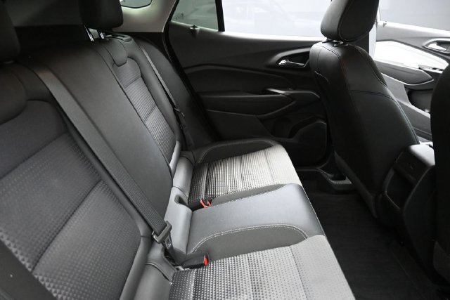 Used 2025 Chevrolet Trax LT FWD image 30
