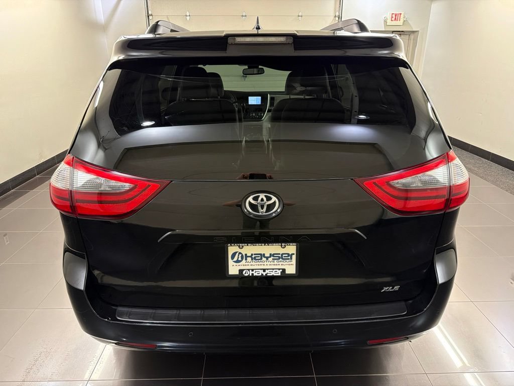 Used 2020 Toyota Sienna XLE Premium FWD image 5