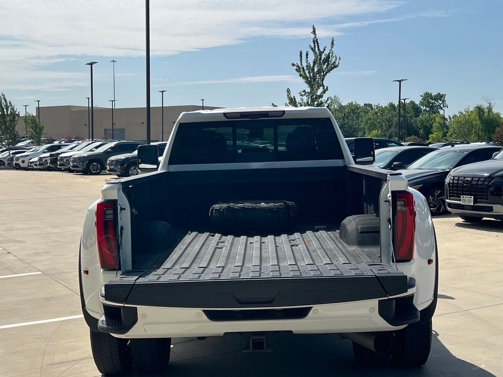 Used 2024 GMC Sierra 3500 Denali w/ Denali Reserve Package AWD/4WD image 16