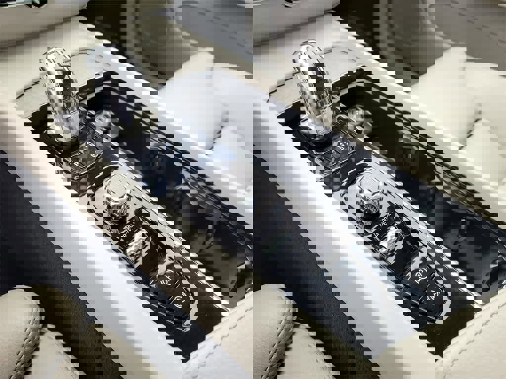 Used 2018 Volvo XC60 T8 Inscription w/ Advanced Package image 17