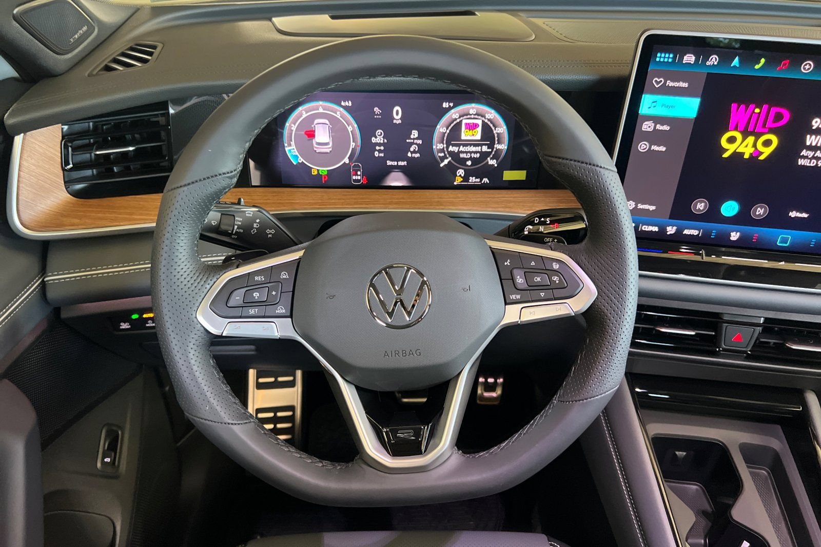 New 2026 Volkswagen Tiguan SEL R-Line AWD/4WD image 14