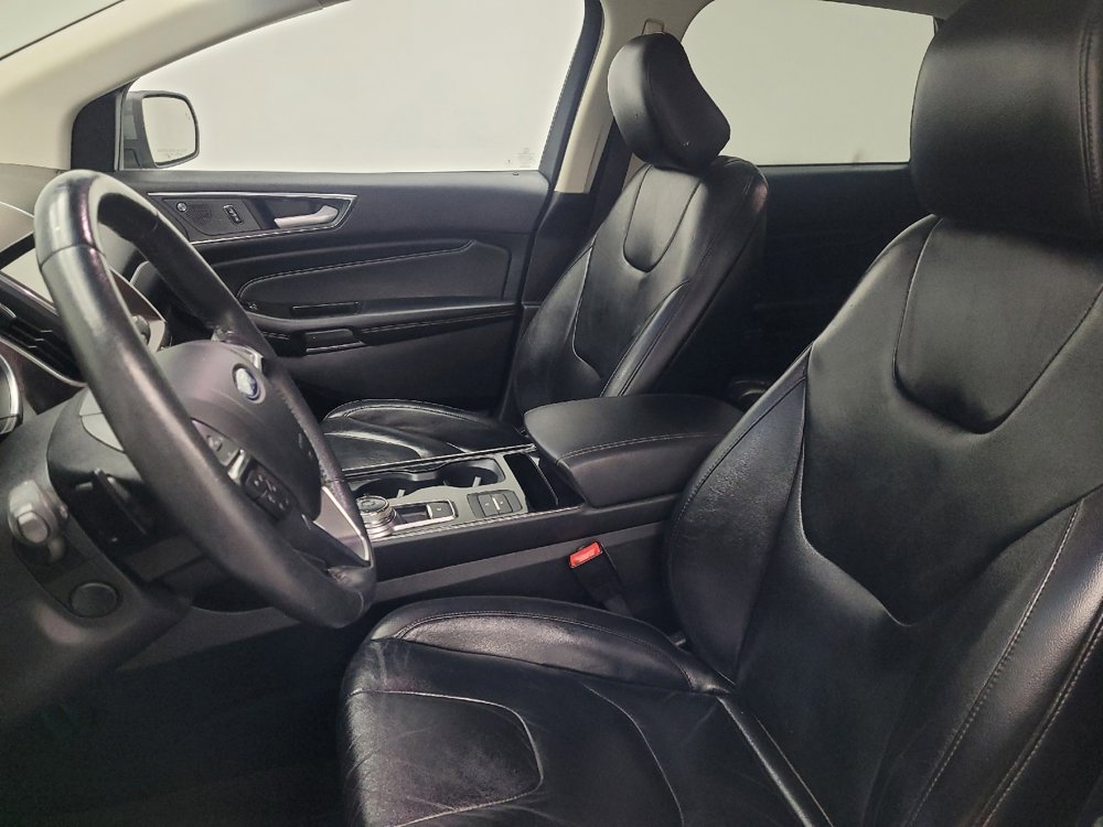 Used 2020 Ford Edge Titanium image 17