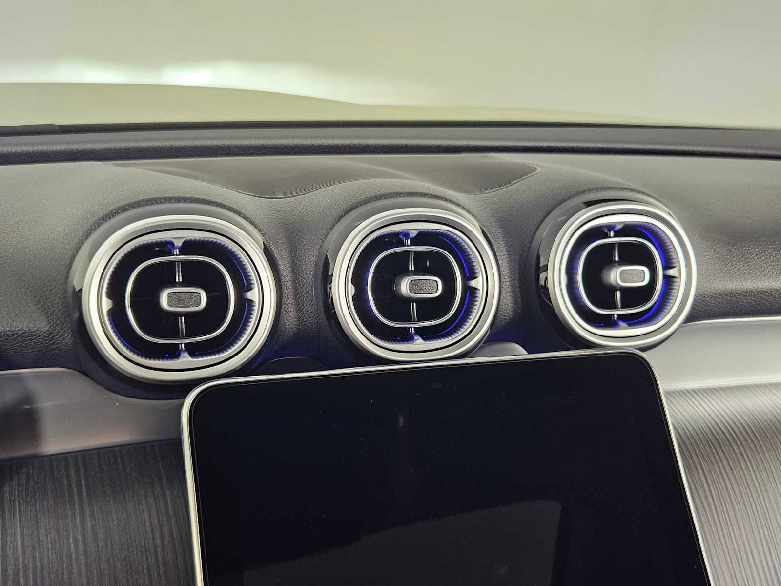 New 2025 Mercedes-Benz GLC 350e 4MATIC image 38