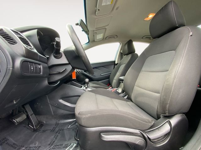 Used 2017 Kia Forte LX image 9