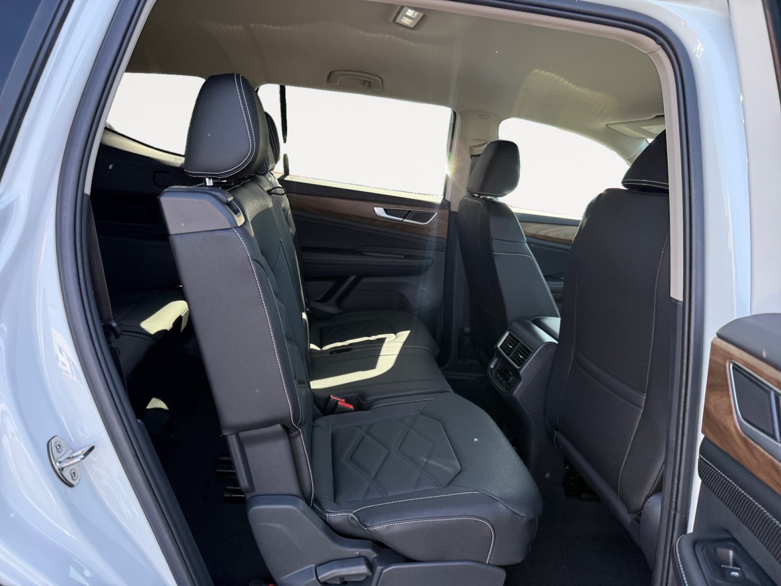 New 2026 Volkswagen Atlas SE FWD image 18