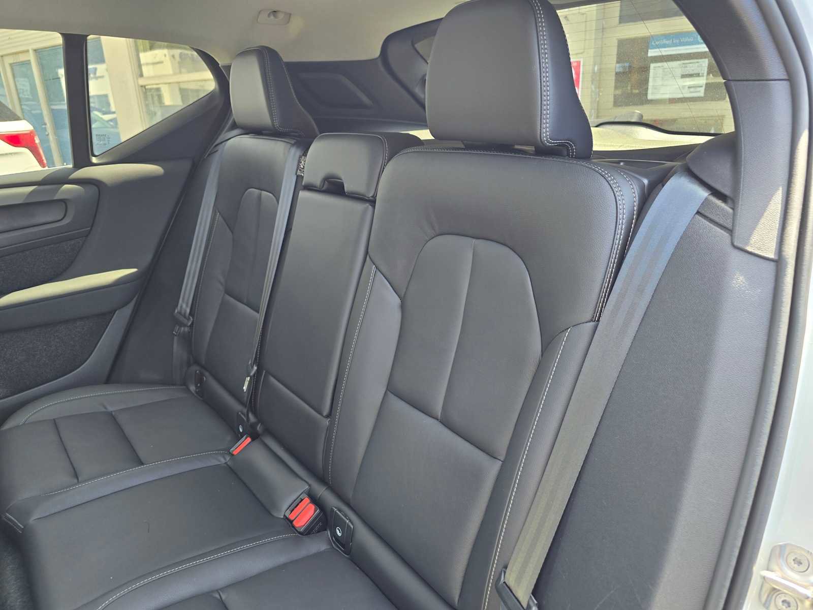Certified 2024 Volvo XC40 B5 Plus image 17