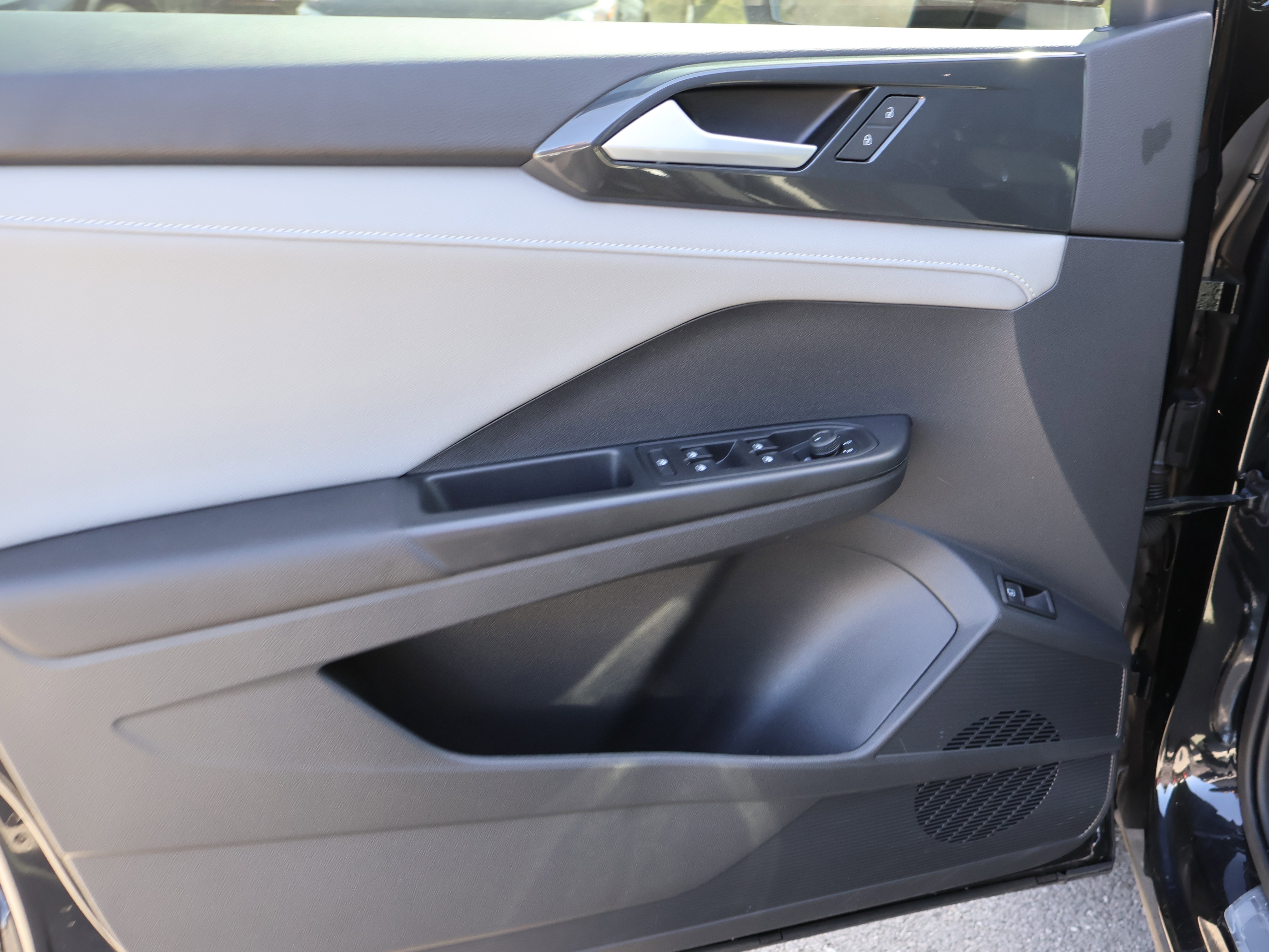 Used 2023 Volkswagen Taos SEL image 24